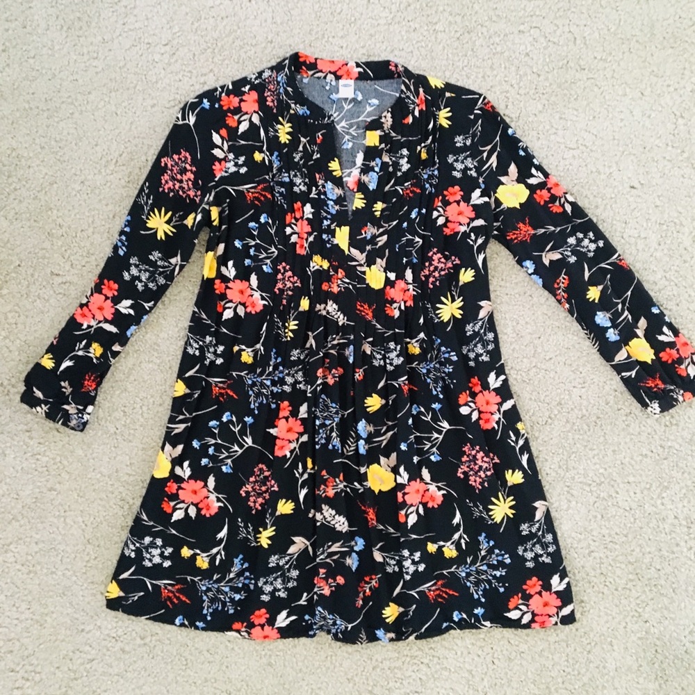 Old Navy floral top. Size XS.